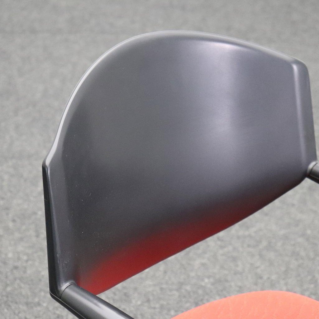 Stapelbarer Konferenzstuhl Giroflex 16