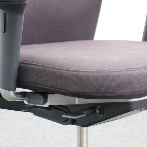 Bürodrehstuhl Vitra ID Trim mit Kleiderbügel