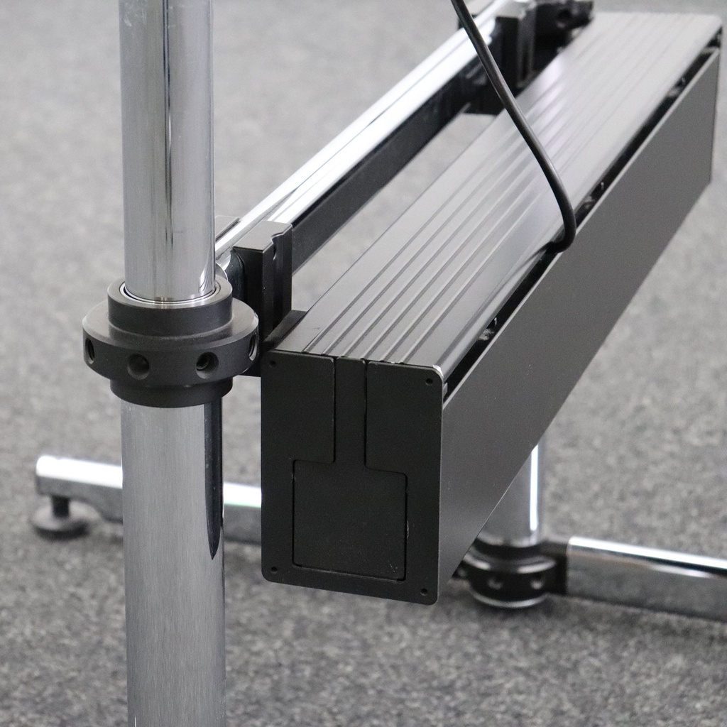 Höhenverstellbarer Schreibtisch mit Tischblende USM Kitos
