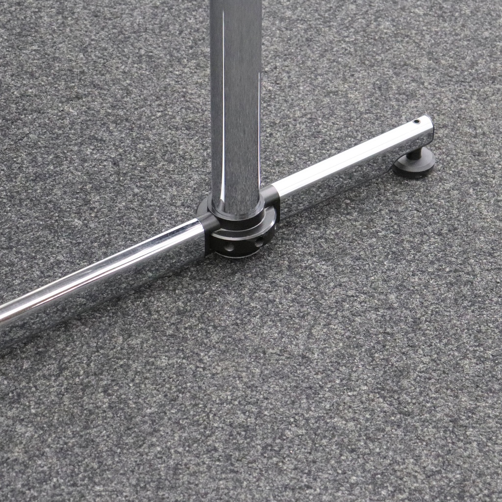 Höhenverstellbarer Schreibtisch mit Tischblende USM Kitos
