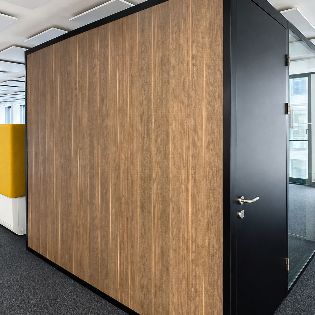 Konferenzbox Türe Links