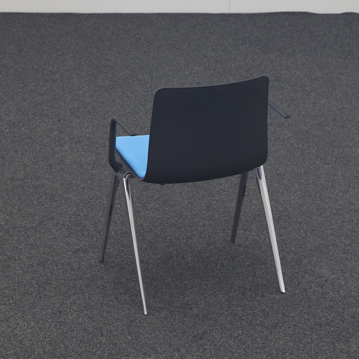 Stapelbarer Stuhl Brunner