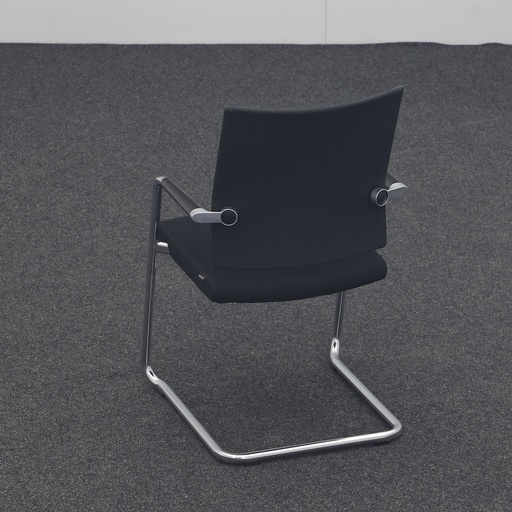 Stapelbarer Freischwinger Konferenzstuhl  Girsberger Diagon