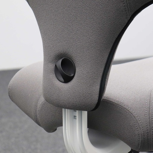 Bürodrehstühle HAG Capisco 8106