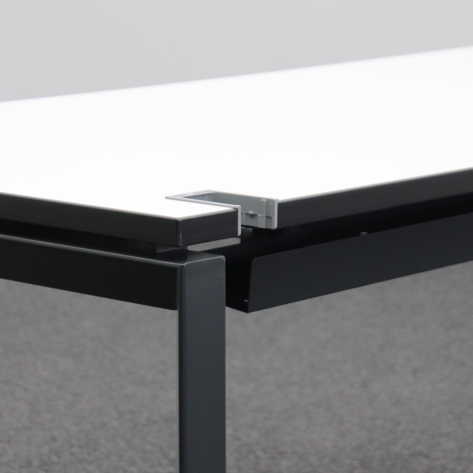 Schreibtische Steelcase FrameOne