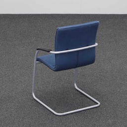 Freischwinger Sitzungsstuhl