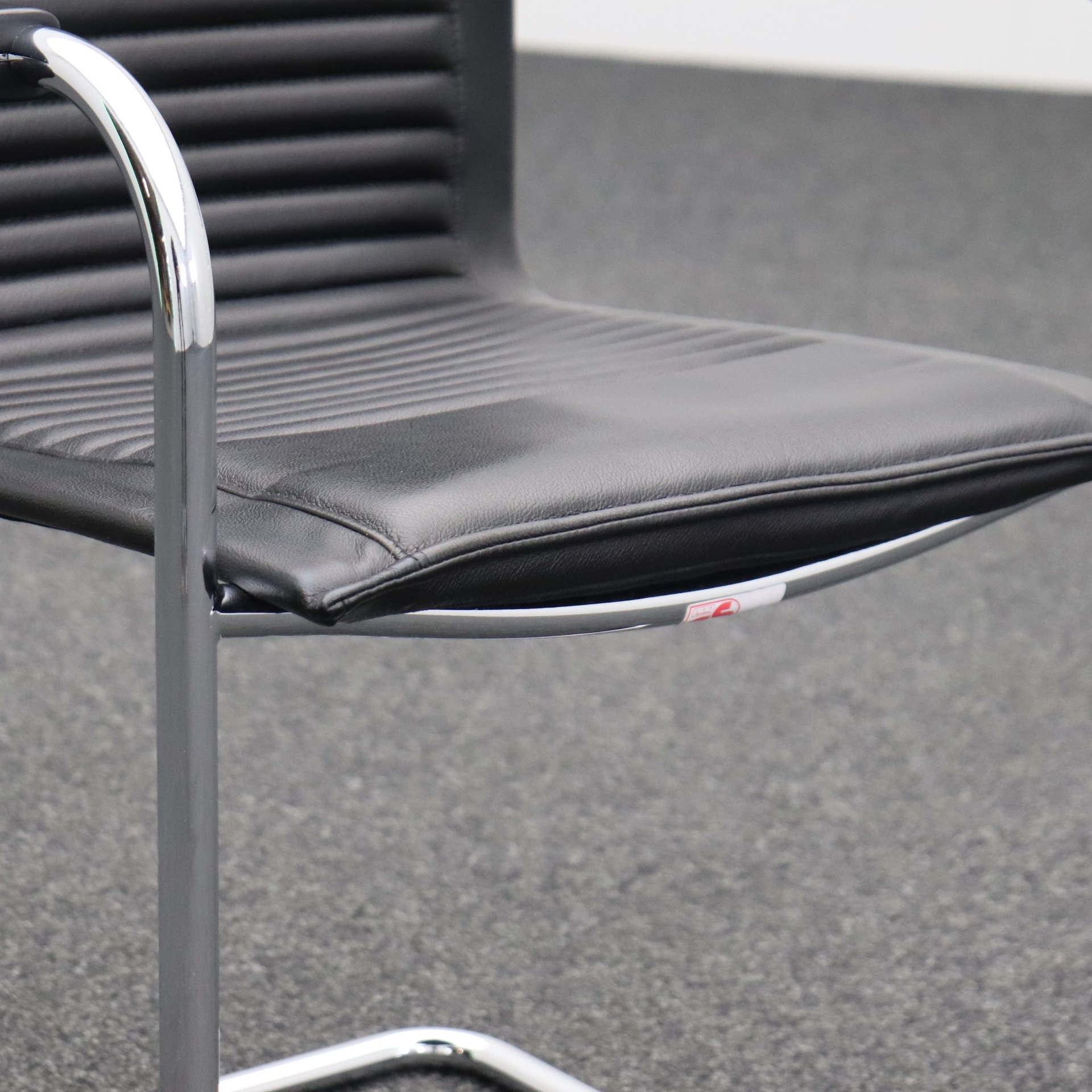Freischwinger Walter Knoll Art Collection mit Armauflagen Holz