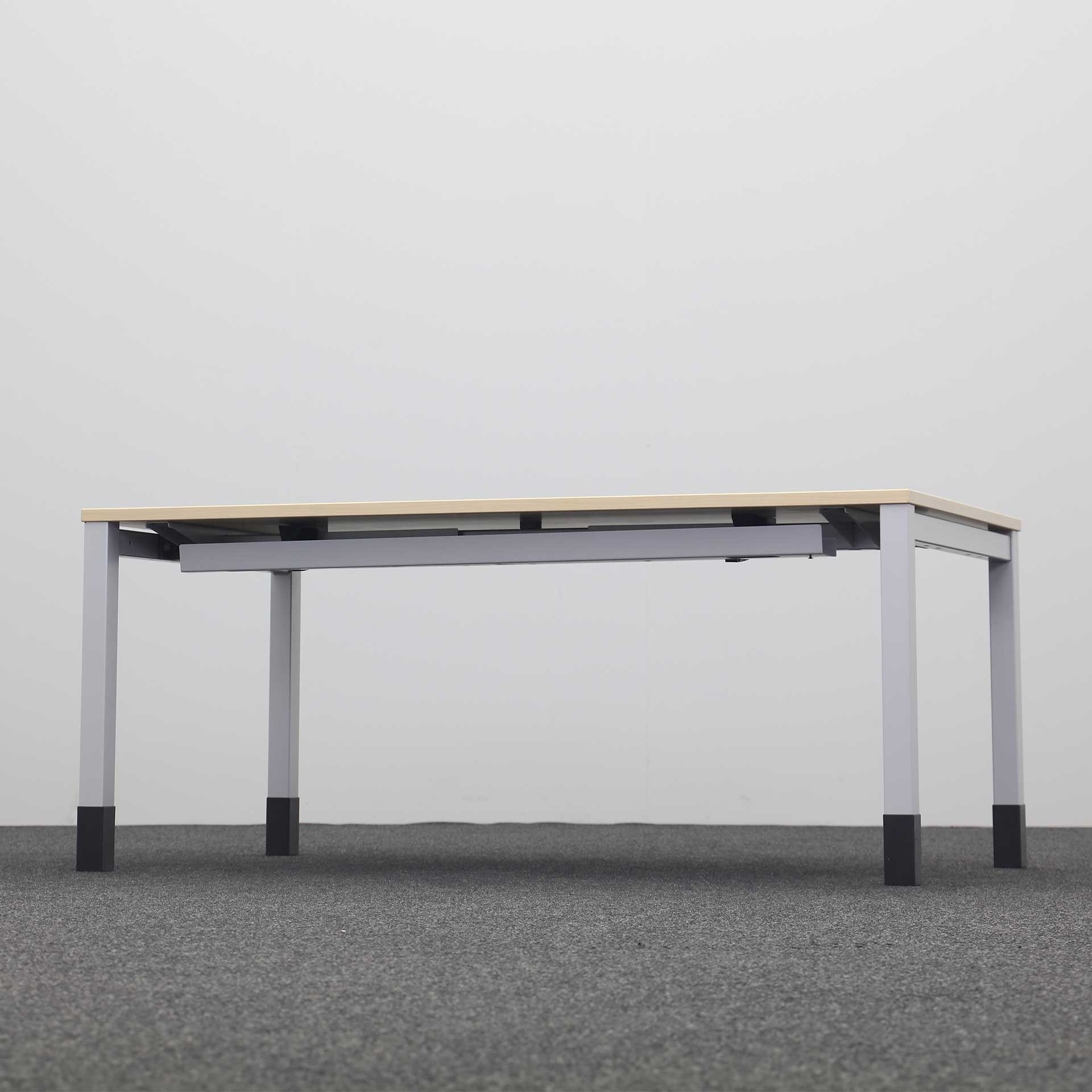 Schreibtische Steelcase