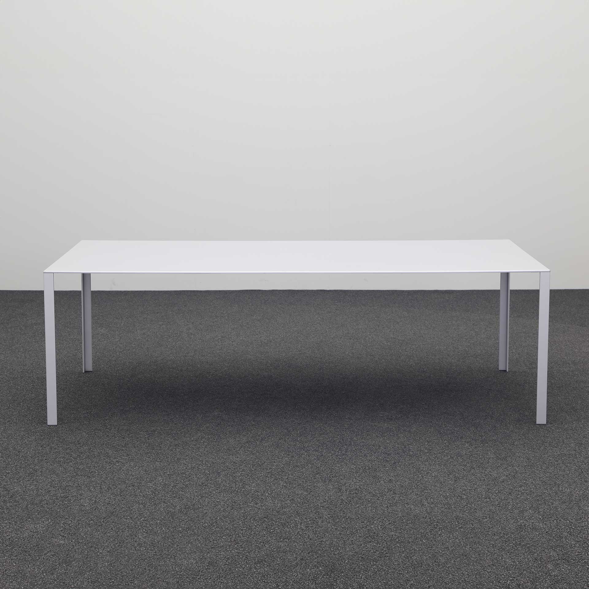 Tisch Less Less Jean Nouvel