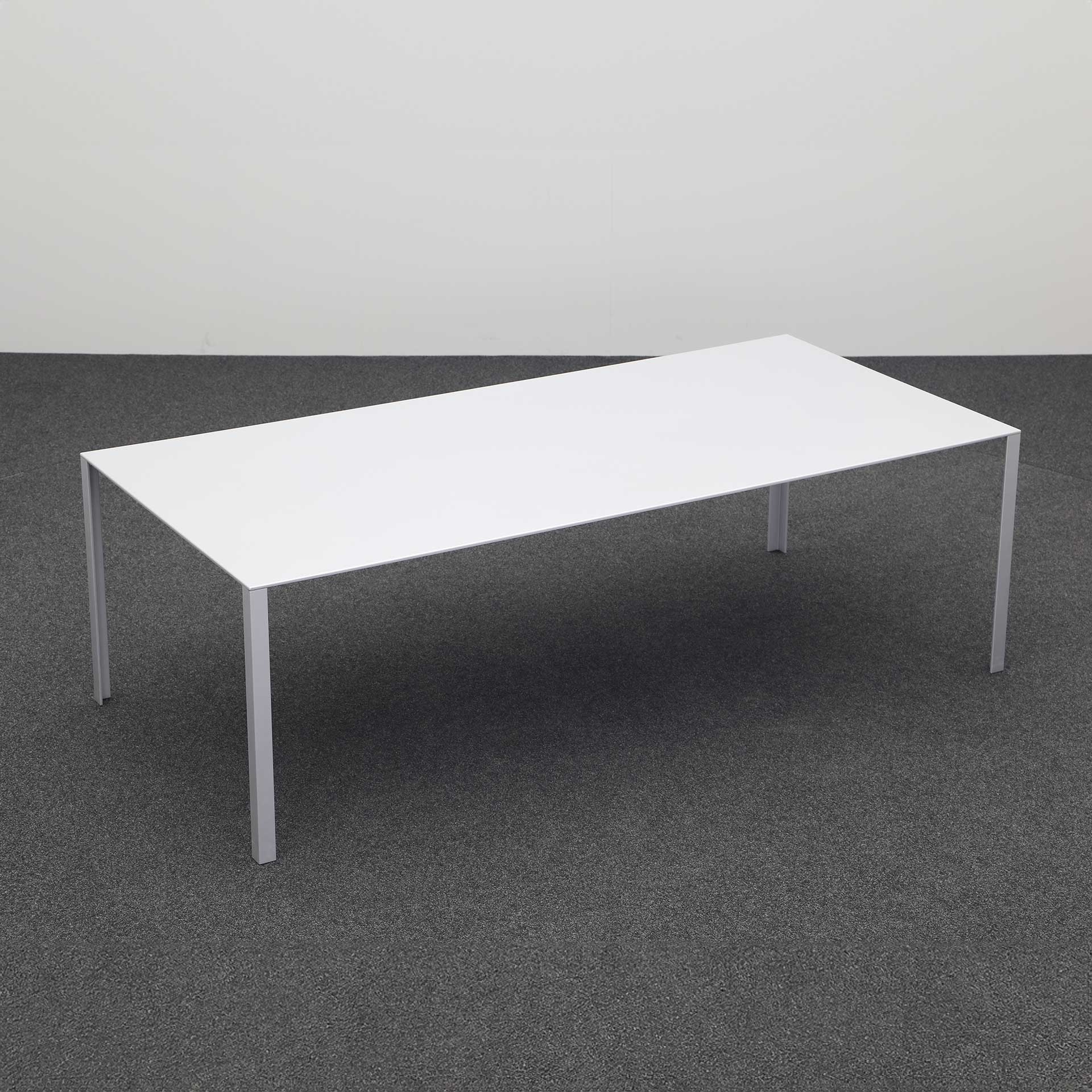 Tisch Less Less Jean Nouvel
