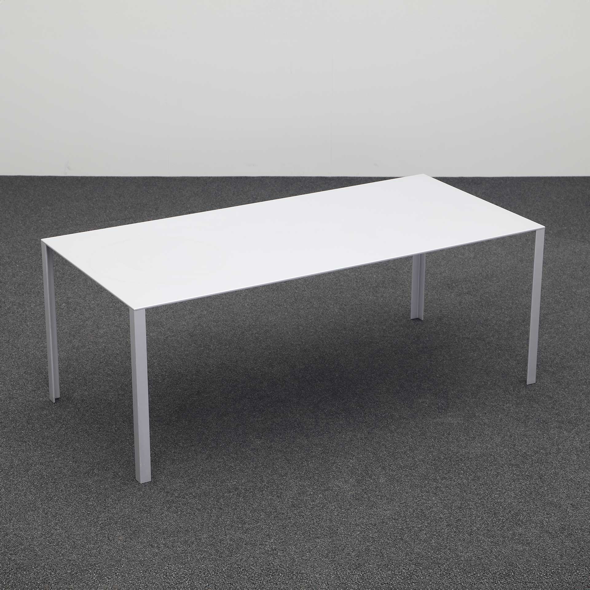 Tisch Less Less Jean Nouvel