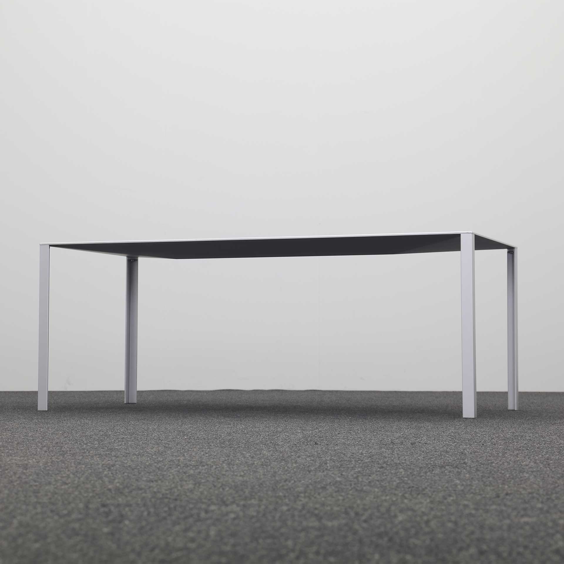 Tisch Less Less Jean Nouvel