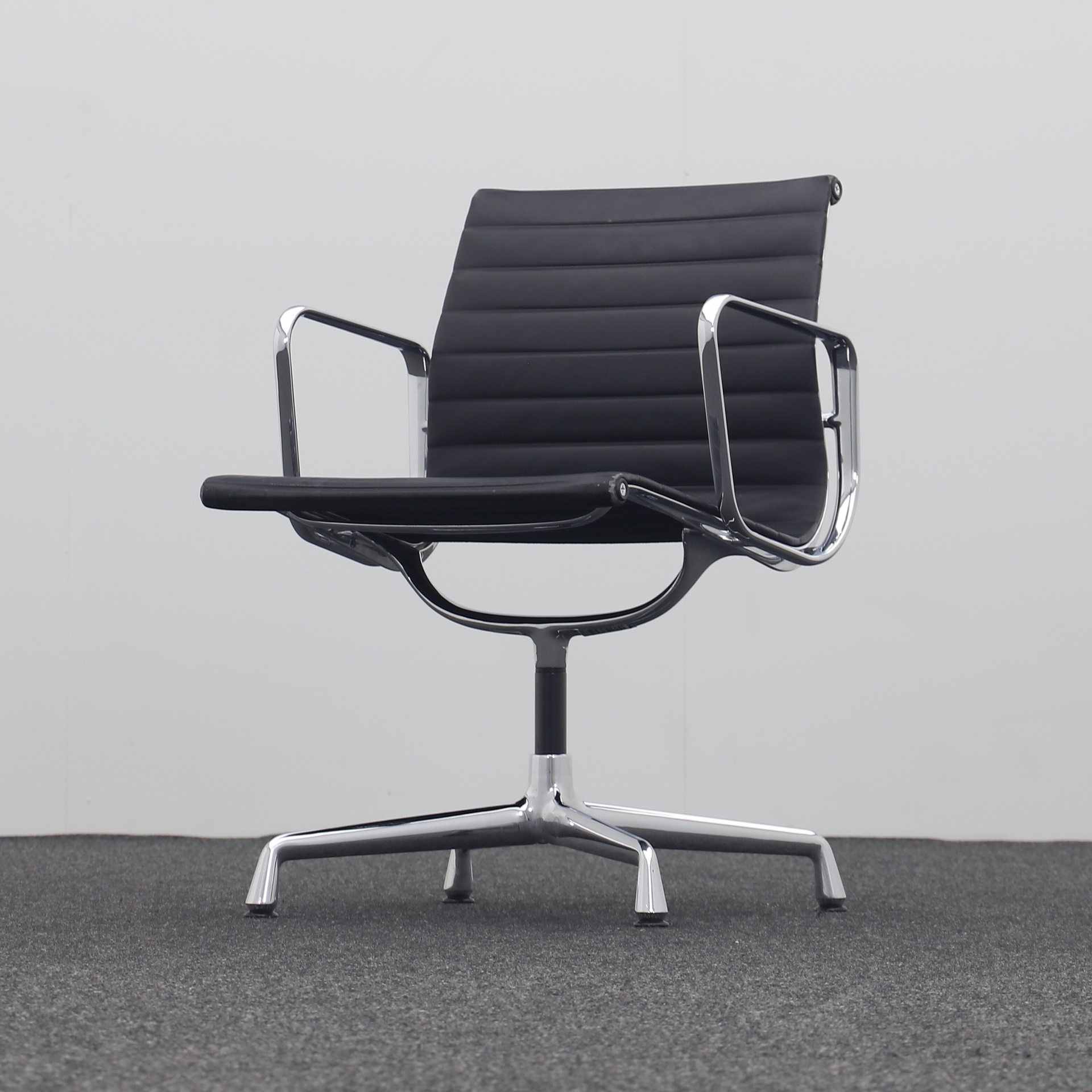 4-Fuss Stühle Vitra EA 108