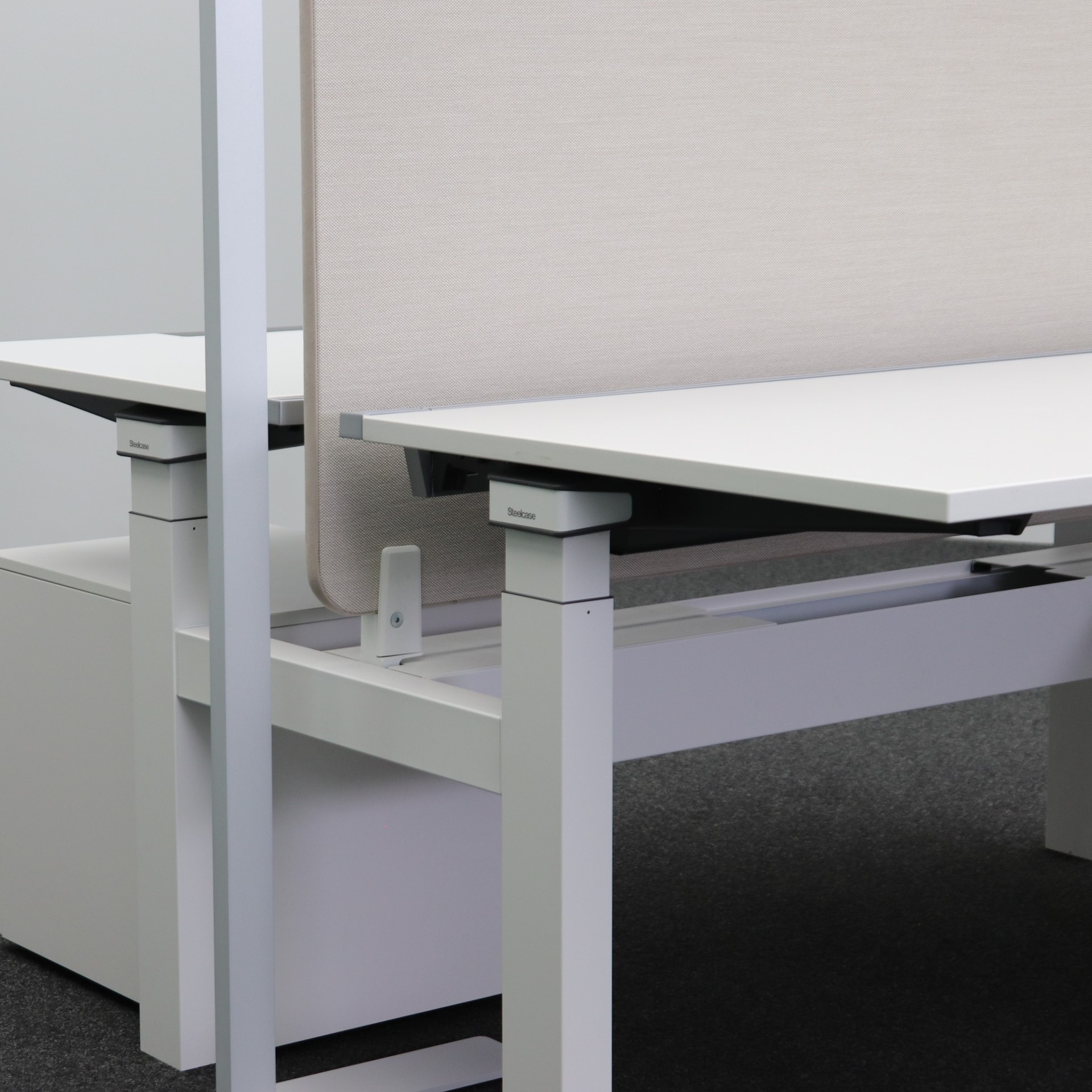 Steelcase Sitz-/Steh Workstation