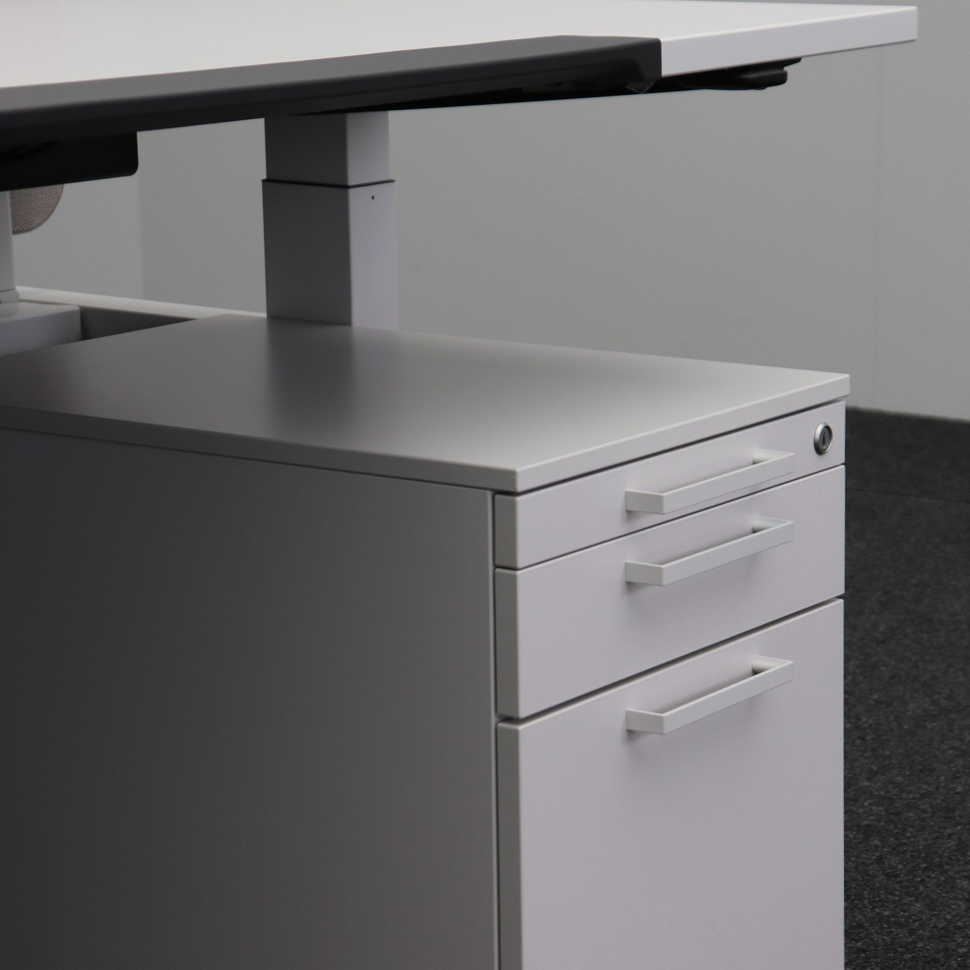 Steelcase Sitz-/Steh Workstation