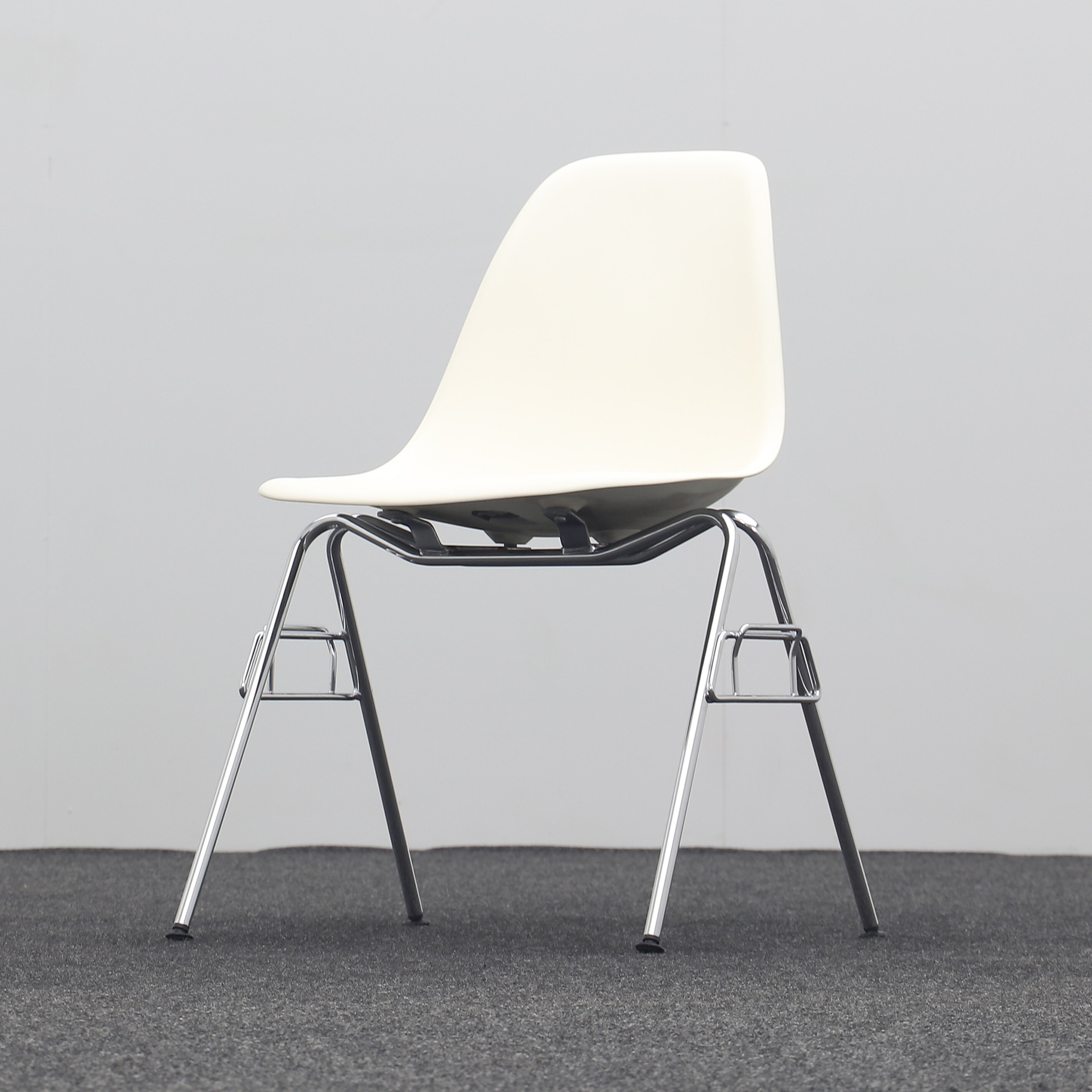  Vitra Eames Plasic Side Chair DSS