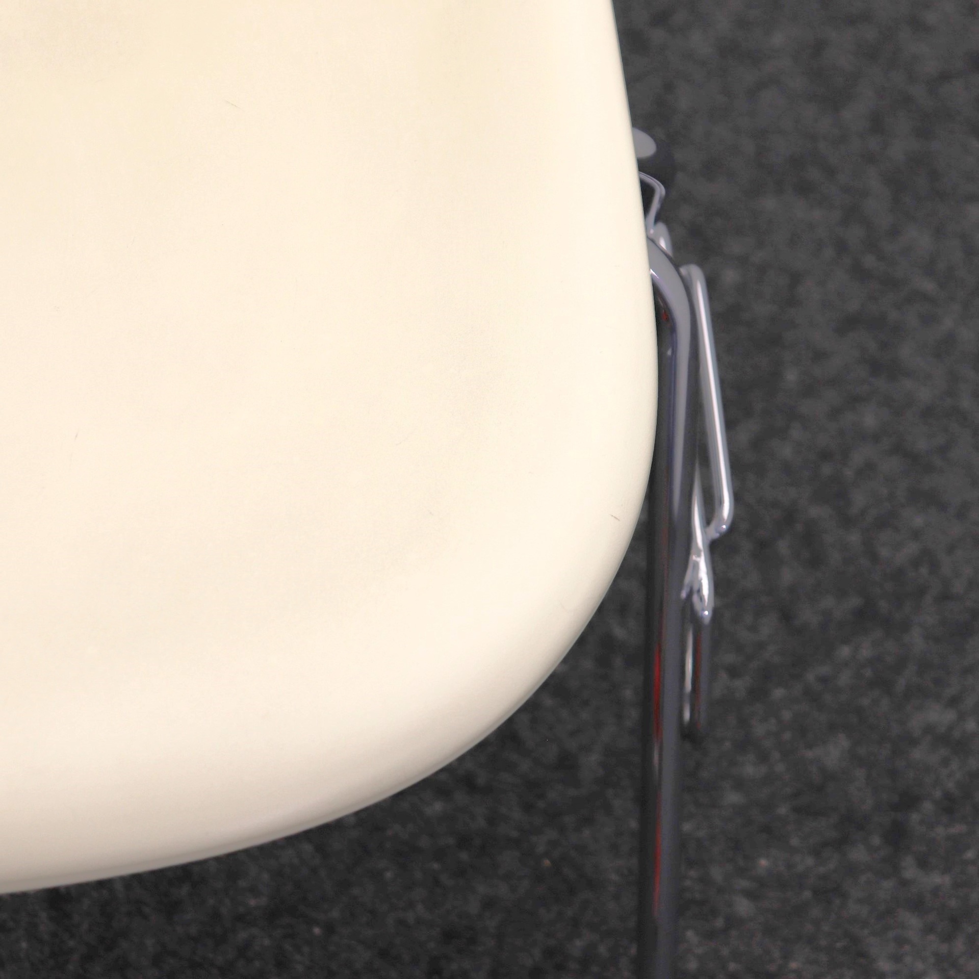  Vitra Eames Plasic Side Chair DSS