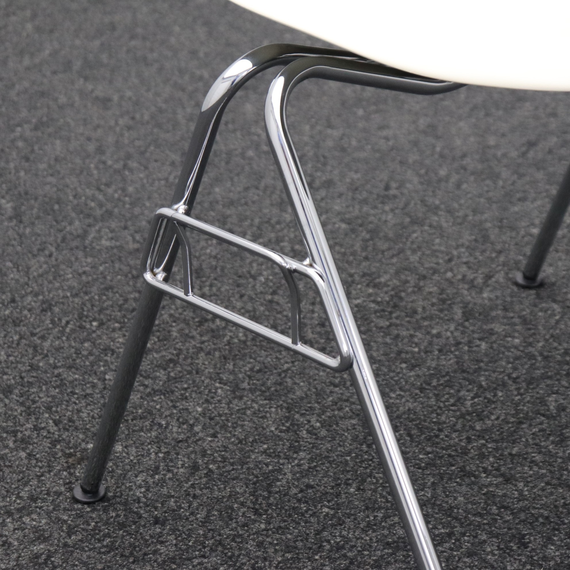  Vitra Eames Plasic Side Chair DSS