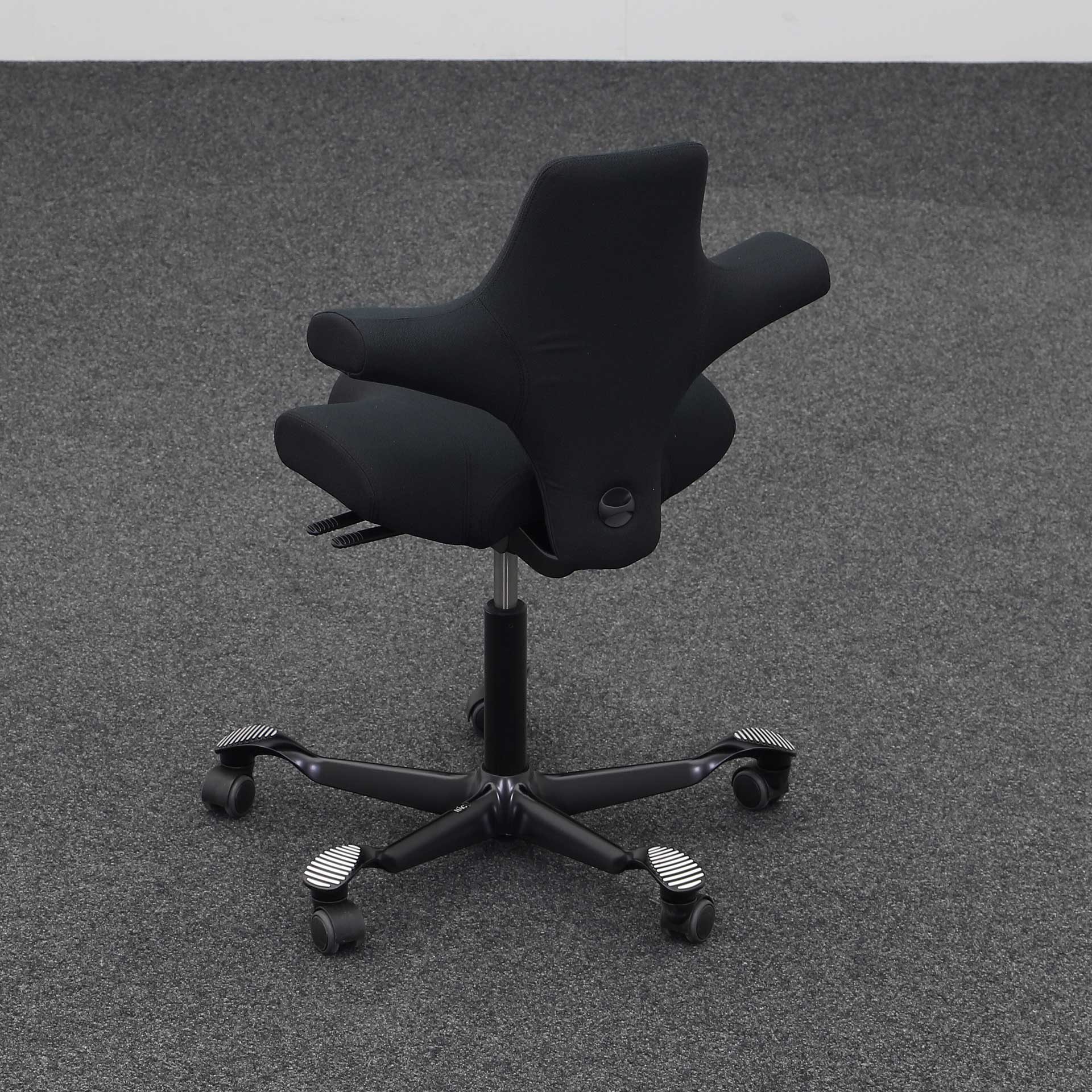 Bürodrehstühle HAG Capisco 8106