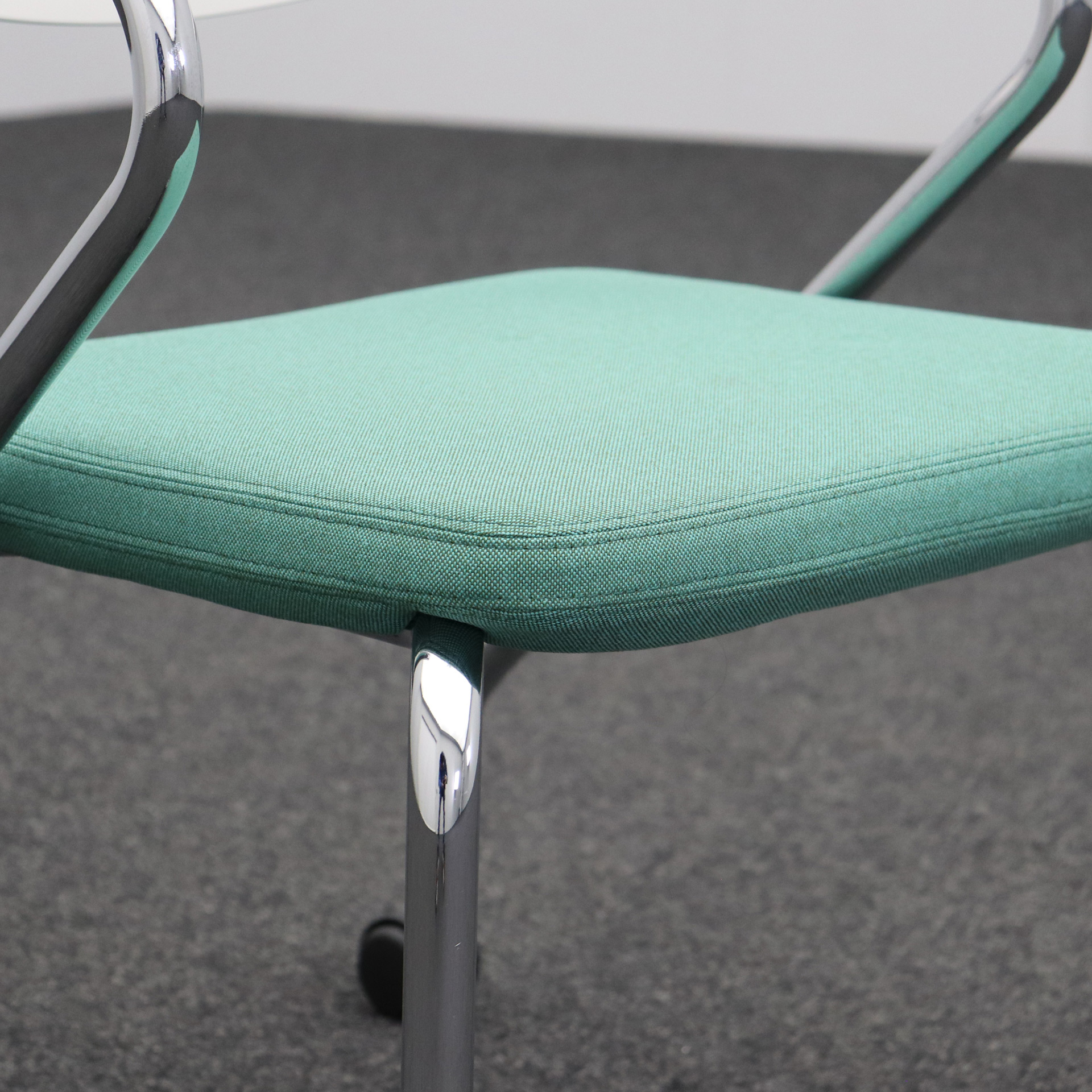 4-Fuss Stühle Vitra Visaroll