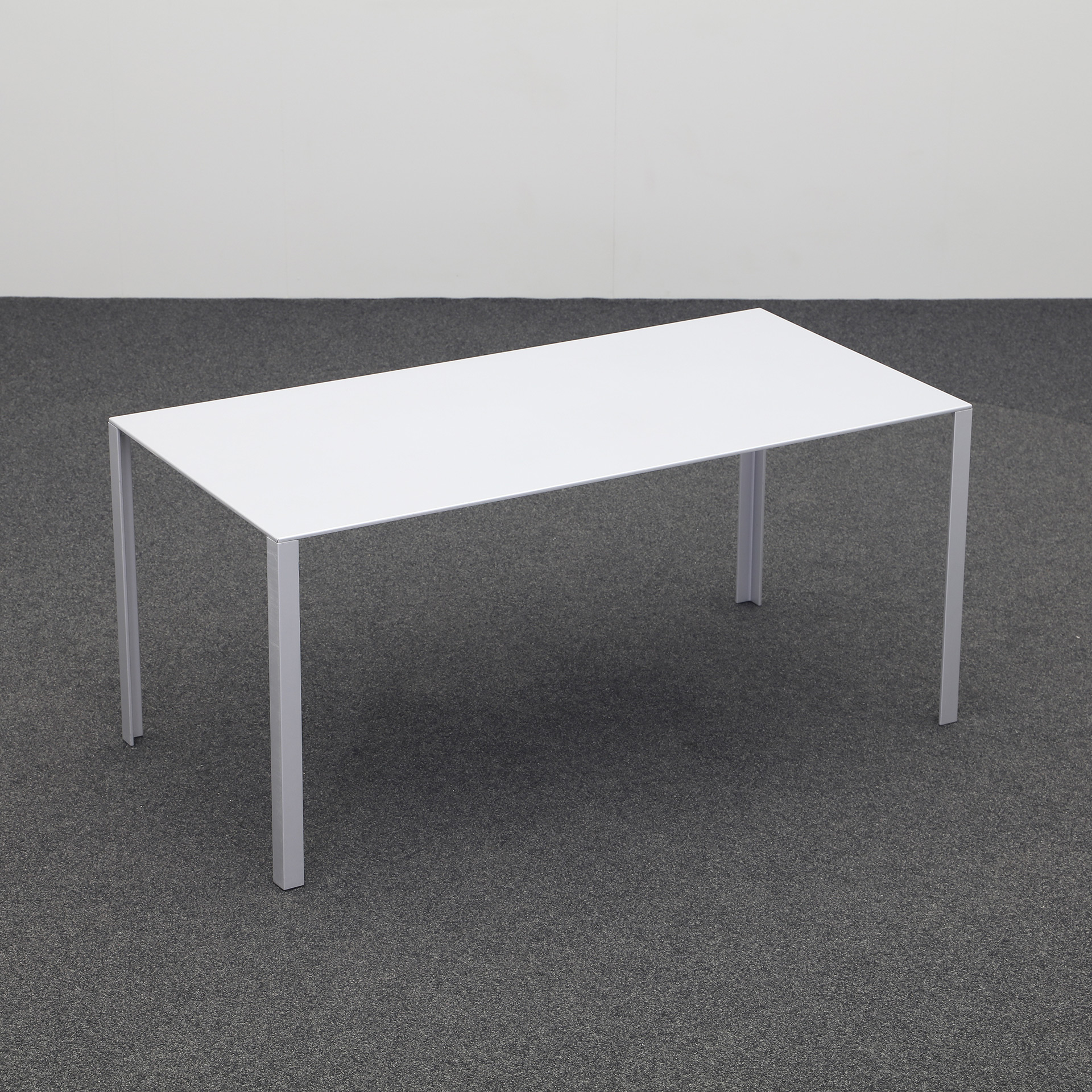 Tisch Less Less Jean Nouvel