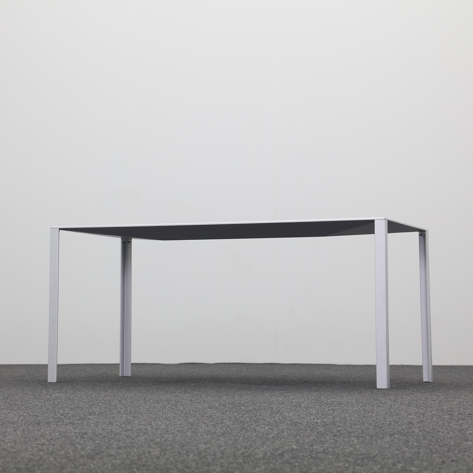 Tisch Less Less Jean Nouvel