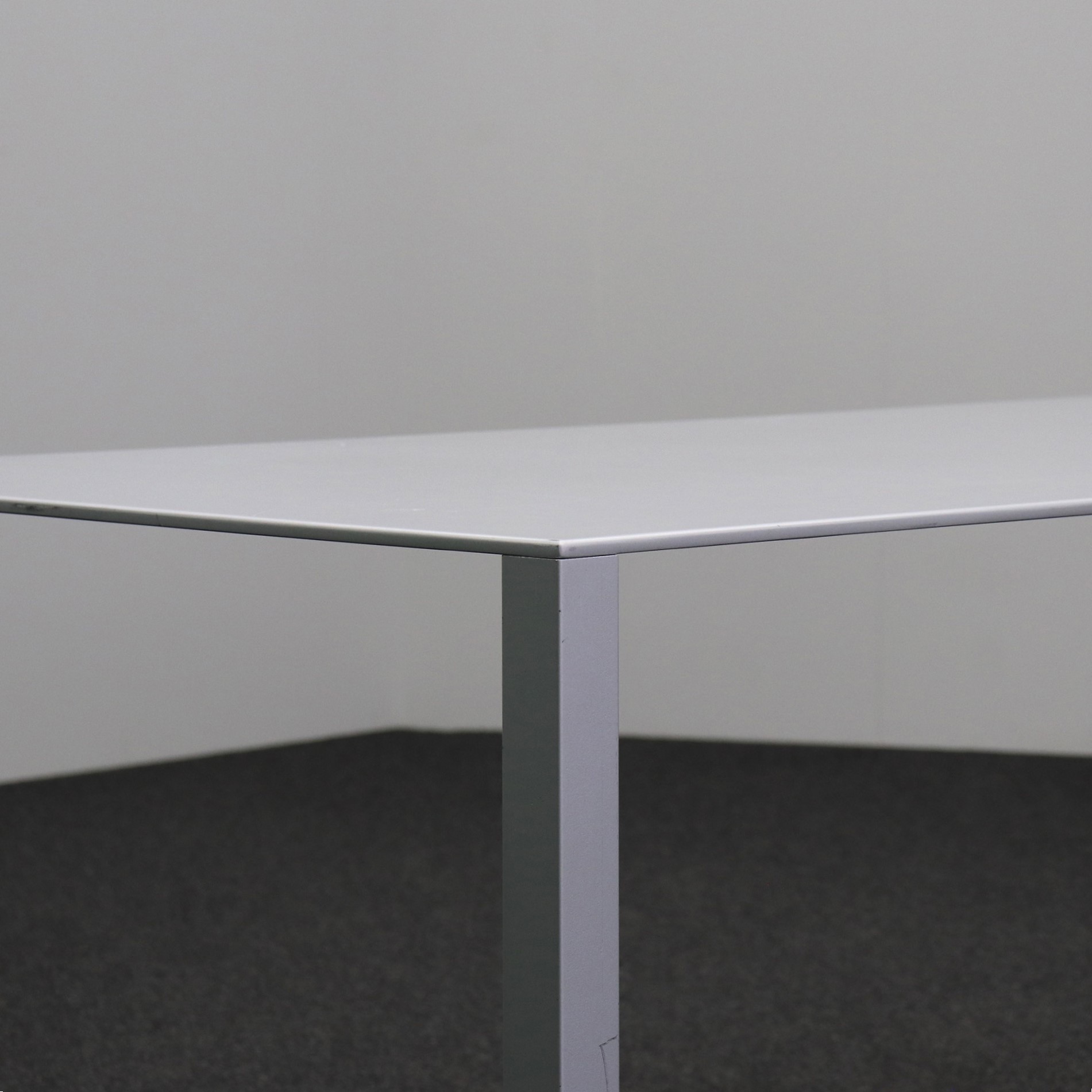 Tisch Less Less Jean Nouvel