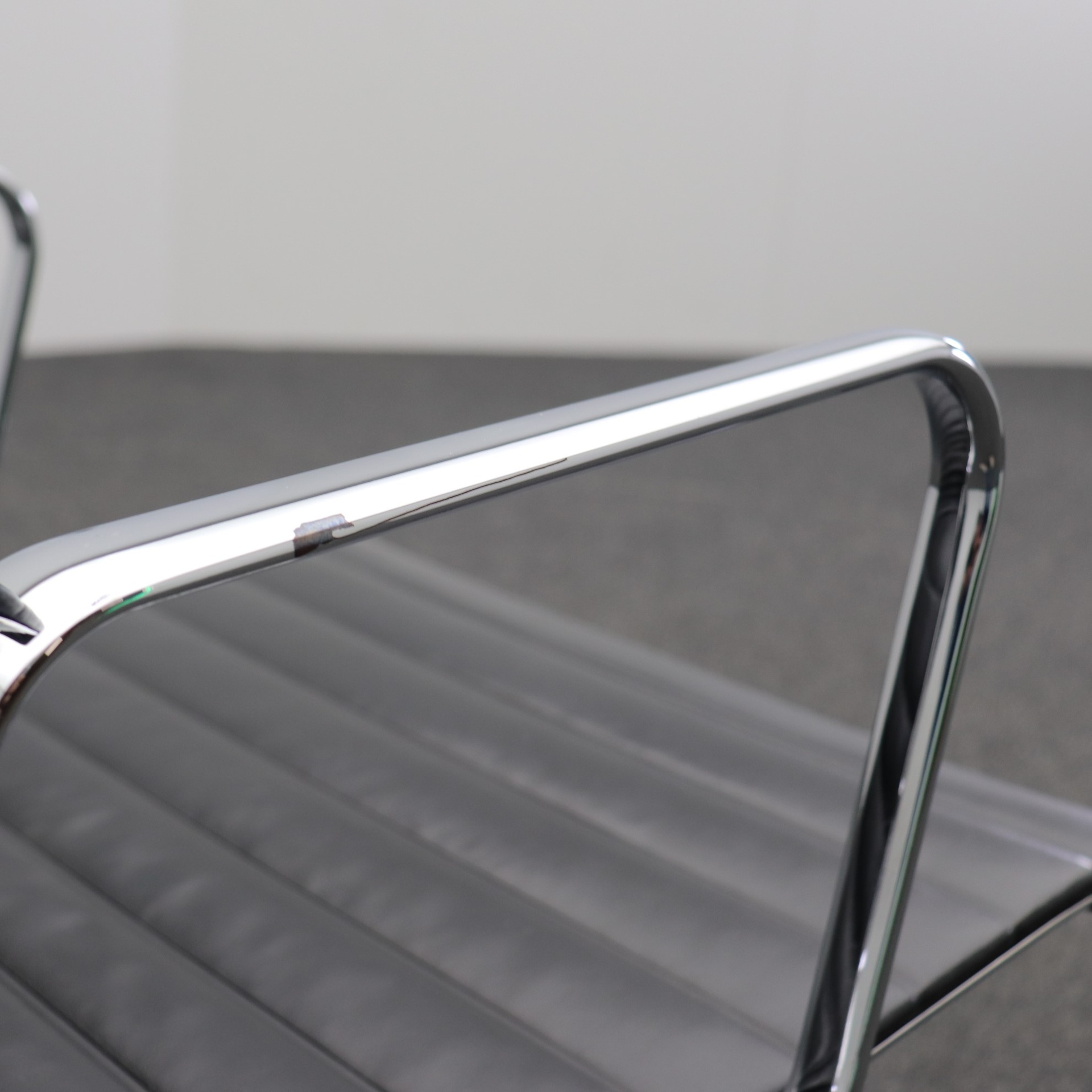 Konferenzstühle Vitra EA 107