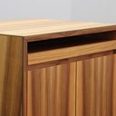 Kleiner Flügeltürschrank aus Nussbaumholz