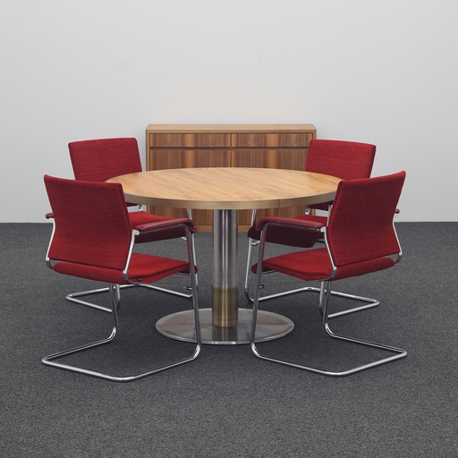 Nussbaum Konferenztisch Set mit Wilkhahn Stühlen & Sideboard