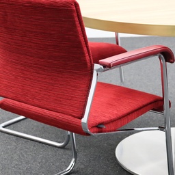 Nussbaum Konferenztisch Set mit Wilkhahn Stühlen & Sideboard