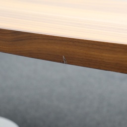 Konferenztisch Bootsförmig Nussbaum mit Wilkhahn Stühlen und Sideboard