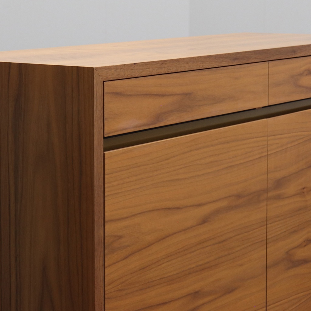 Besprechungstisch Bootsförmig Lichtgrau mit Wilkhahn Stühlen und Sideboards