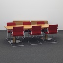 Konferenztisch Bootsförmig mit Sideboards in Nussbaum und Wilkhahn Stühlen