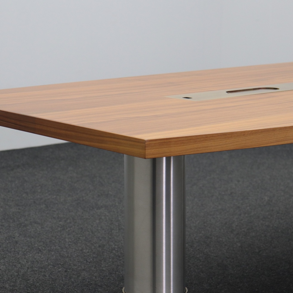 Konferenztisch Bootsförmig Nussbaum mit Wilkhahn Stühlen und Sideboard