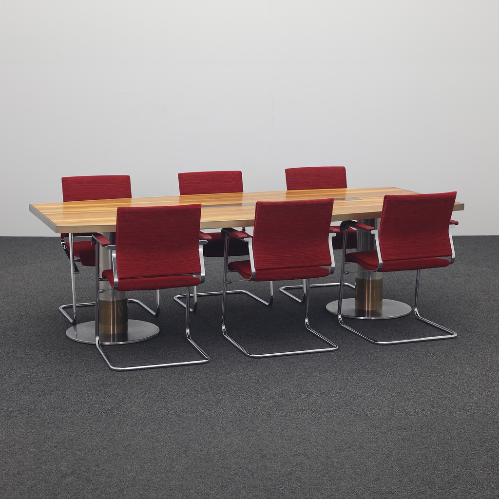 Konferenztisch Bootsförmig Nussbaum mit Wilkhahn Stühlen