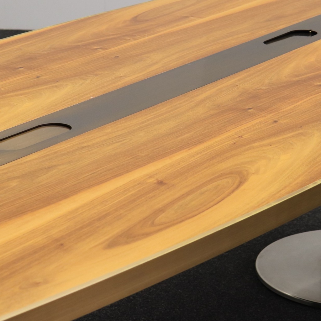 Konferenztisch Bootsförmig Nussbaum mit Wilkhahn Stühlen