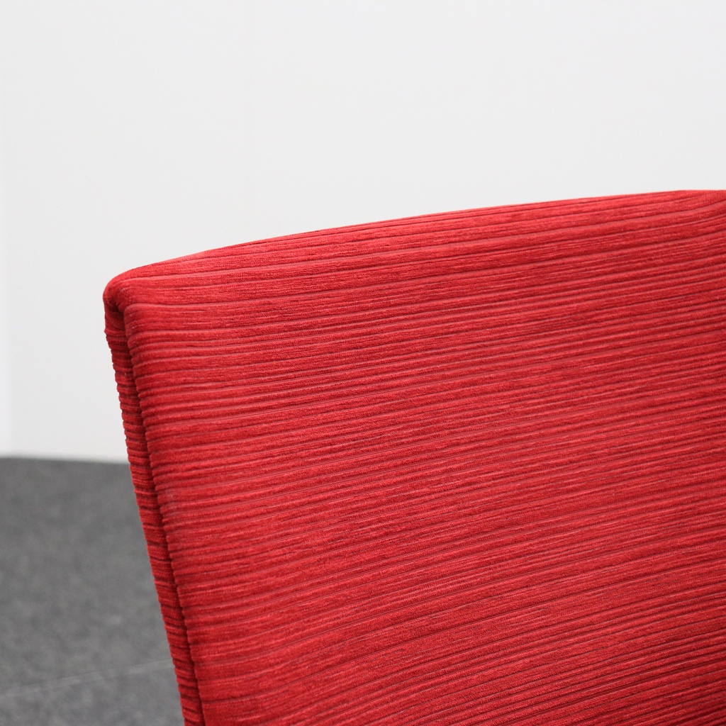 Konferenztisch Bootsförmig Nussbaum mit Wilkhahn Stühlen