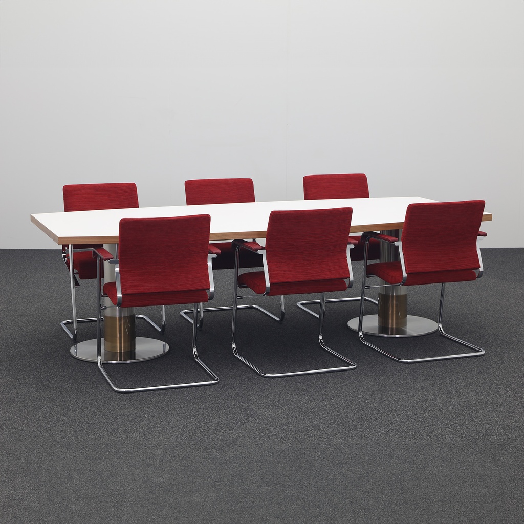 Konferenztisch Lichtgrau mit Wilkhahn Stühlen