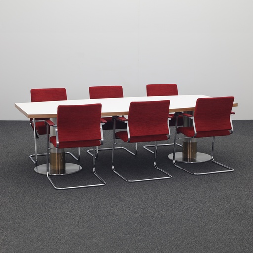Konferenztisch Lichtgrau mit Wilkhahn Stühlen