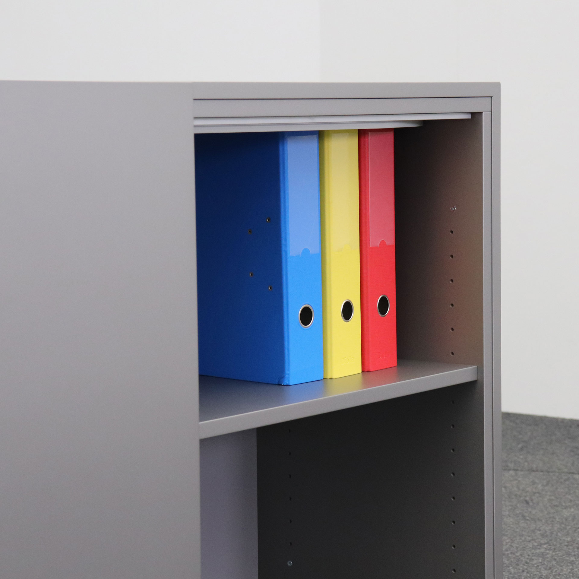 Schiebetürschrank Silbergrau