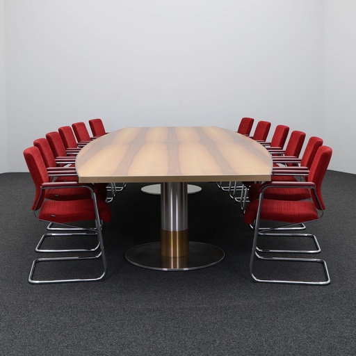 Grosser Nussbaum Besprechungstisch mit Wilkhahn Stühlen