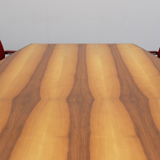 Grosser Nussbaum Besprechungstisch mit Wilkhahn Stühlen