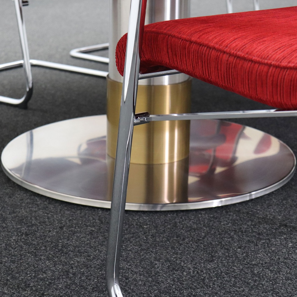 Grosser Nussbaum Besprechungstisch mit Wilkhahn Stühlen