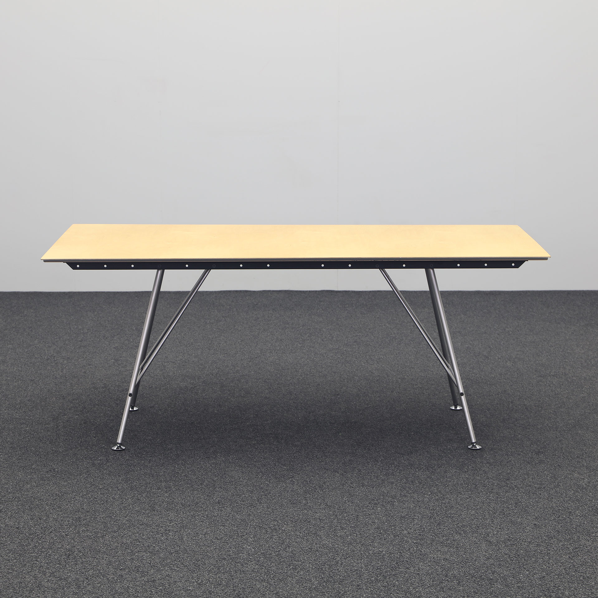 Uni Standard Tisch von Atelier Alinea
