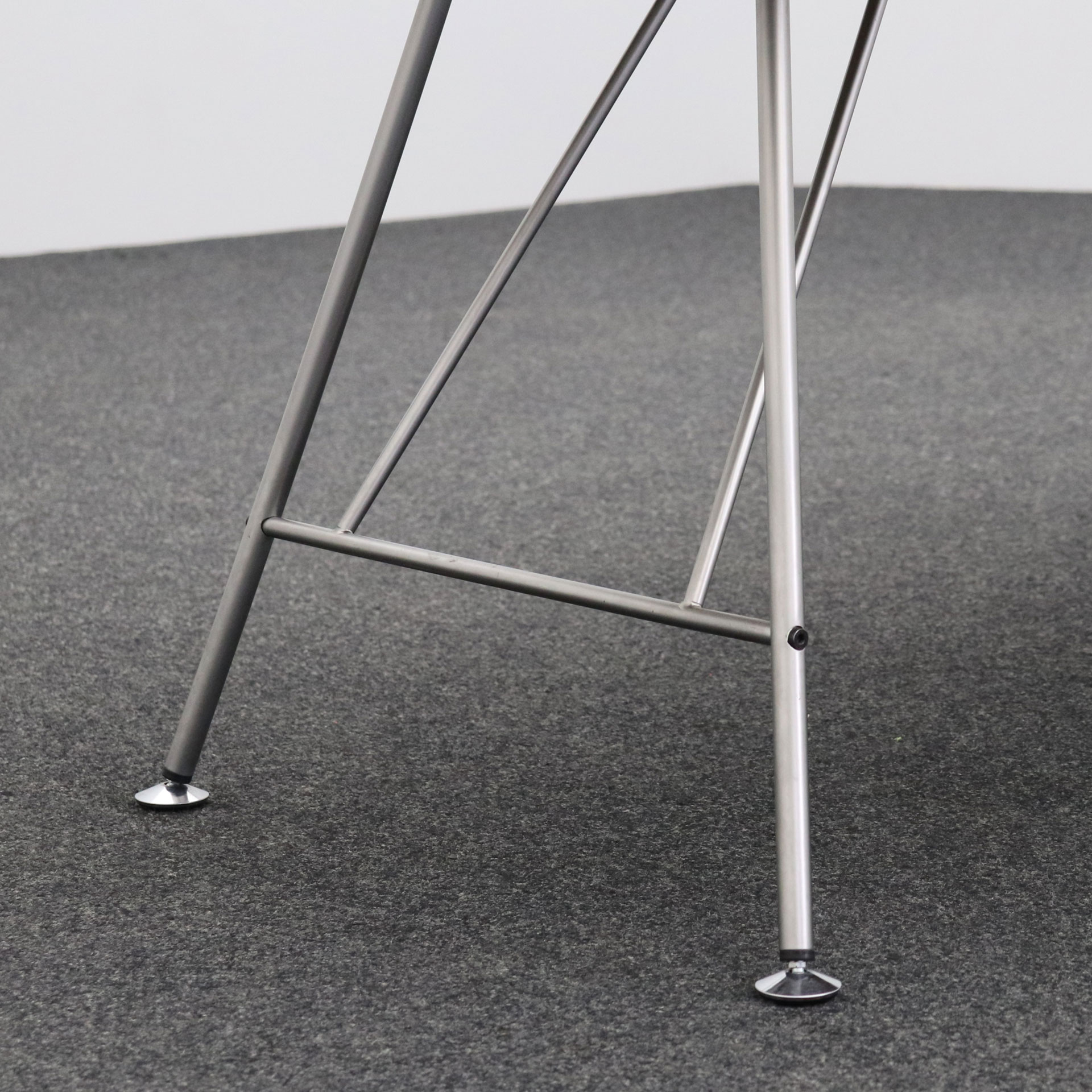 Uni Standard Tisch von Atelier Alinea
