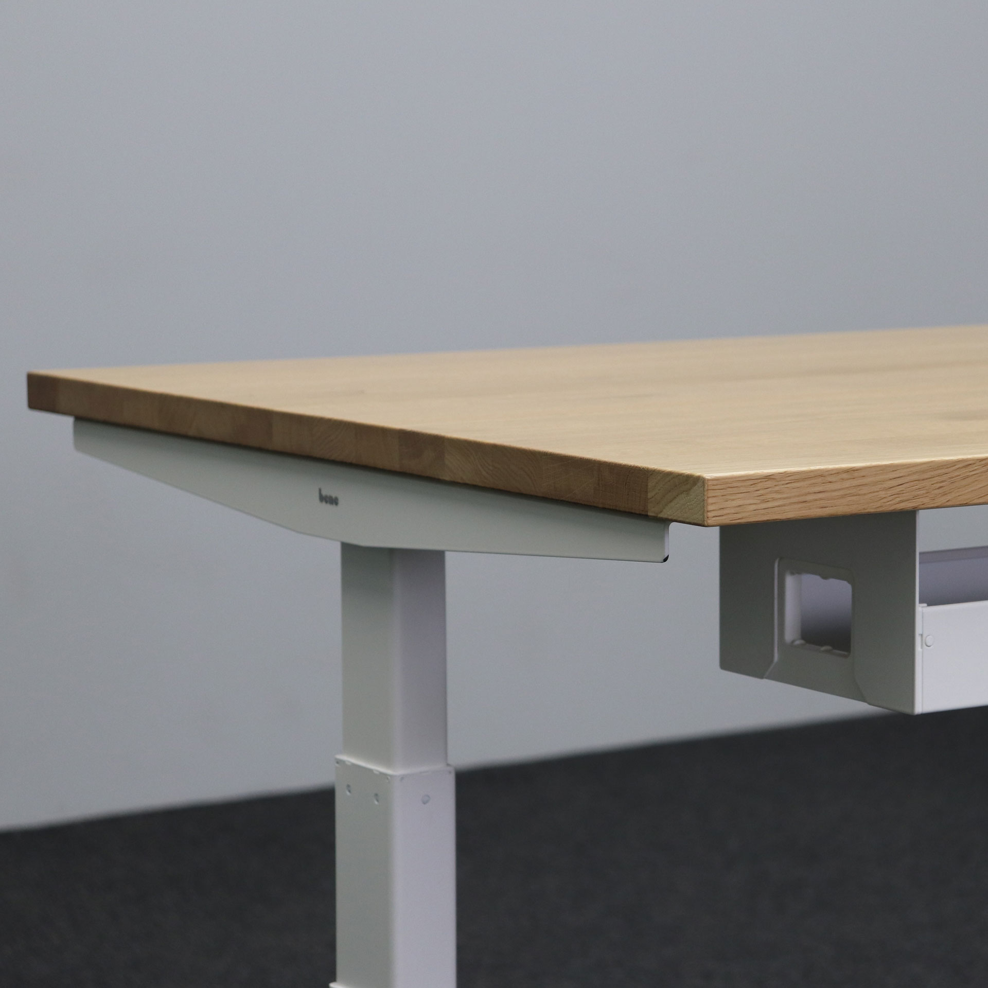 Höhenverstellbarer Arbeitstisch Bene Level Pure Lift