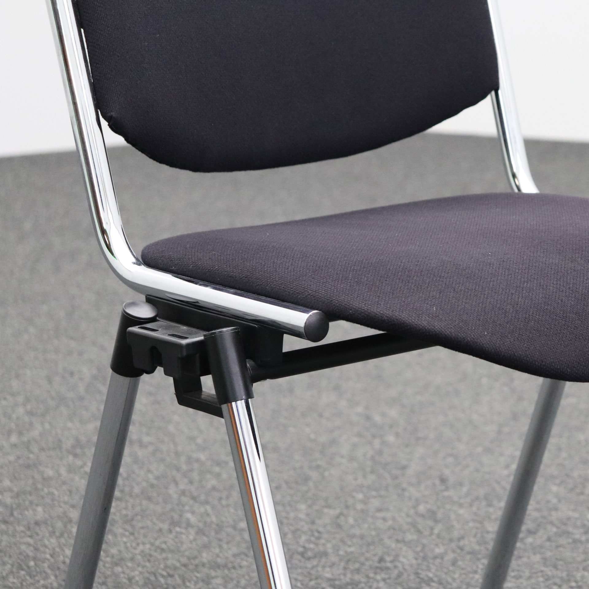 Stapelstuhl Brune Sitdown