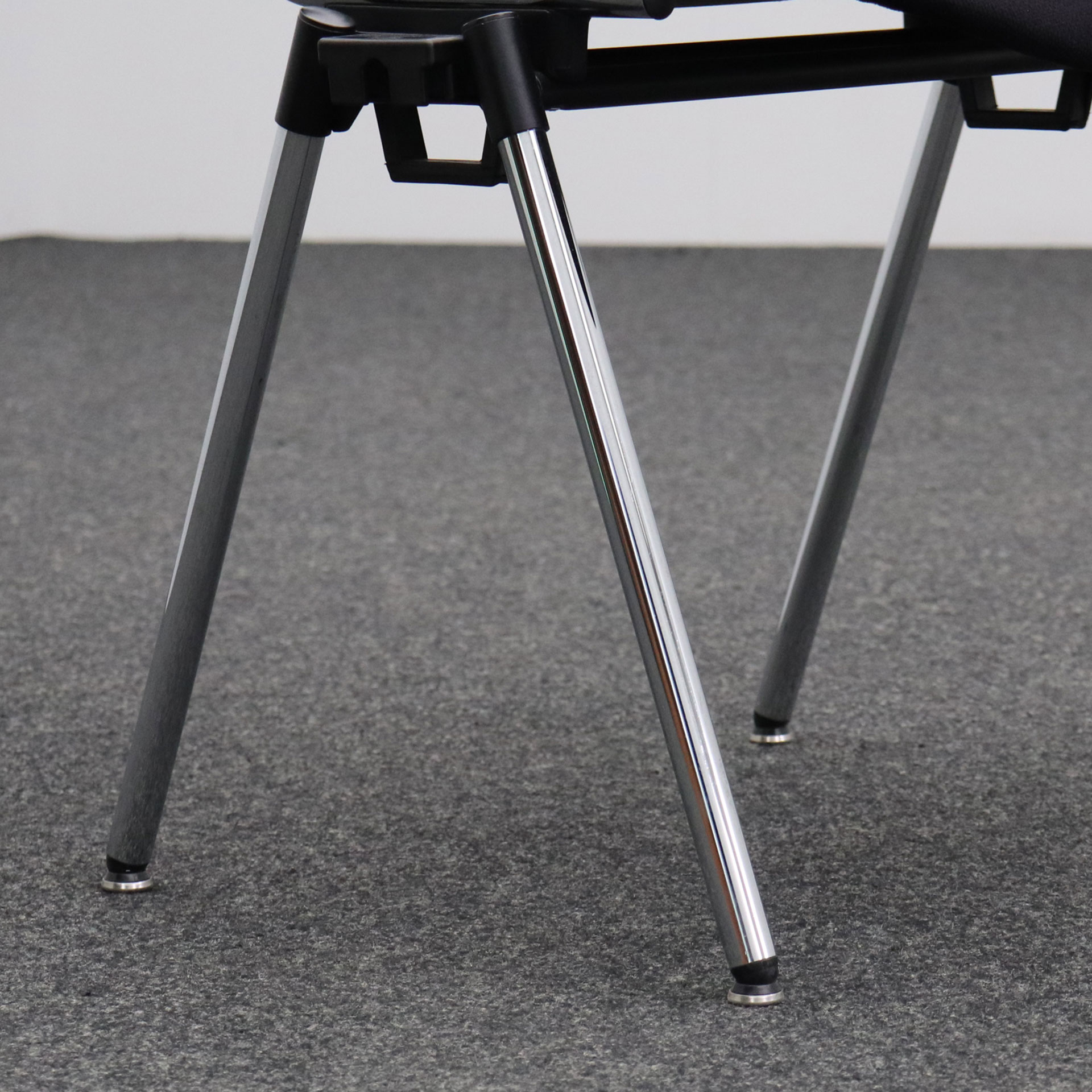 Stapelstuhl Brune Sitdown