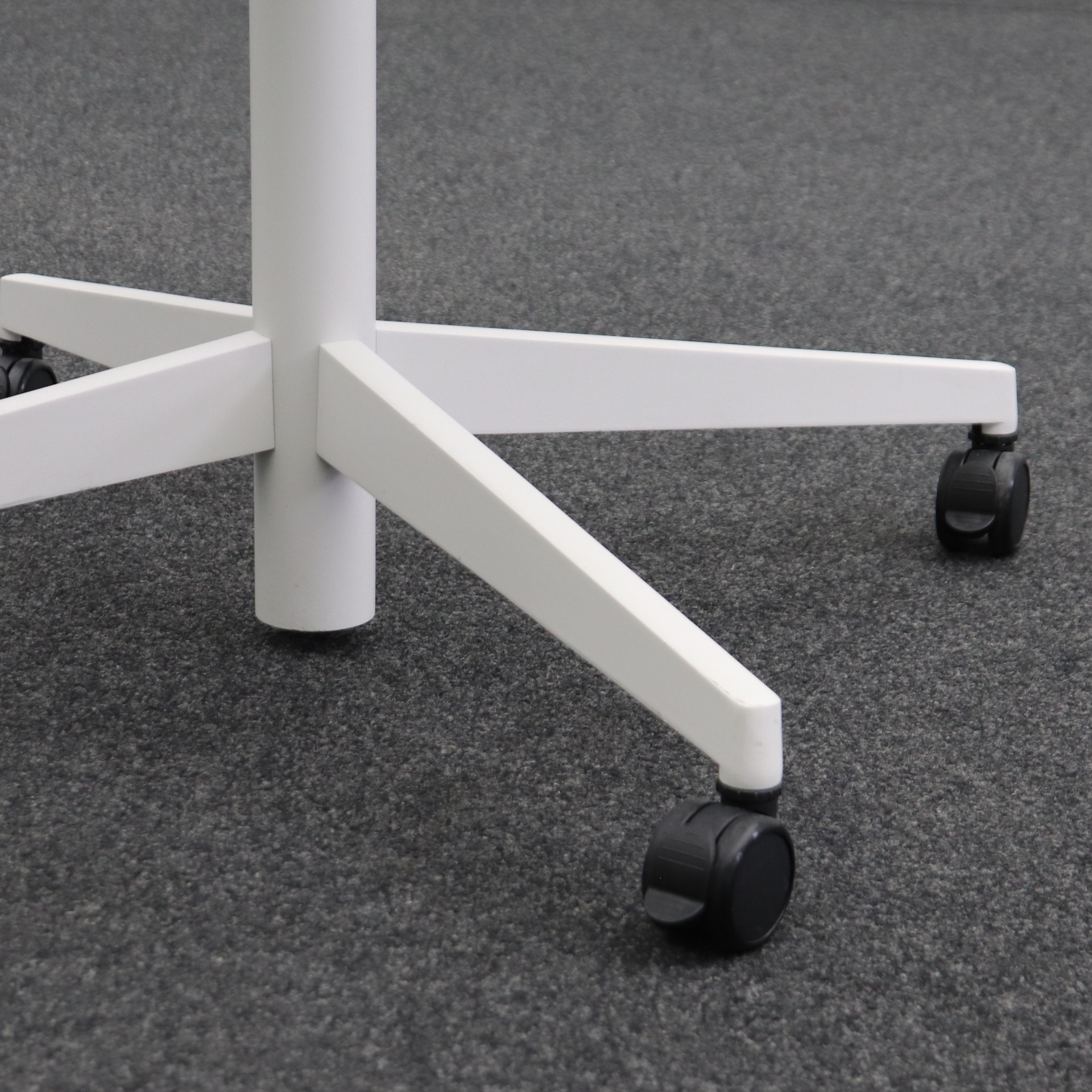 Stehkonferenztisch Steelcase